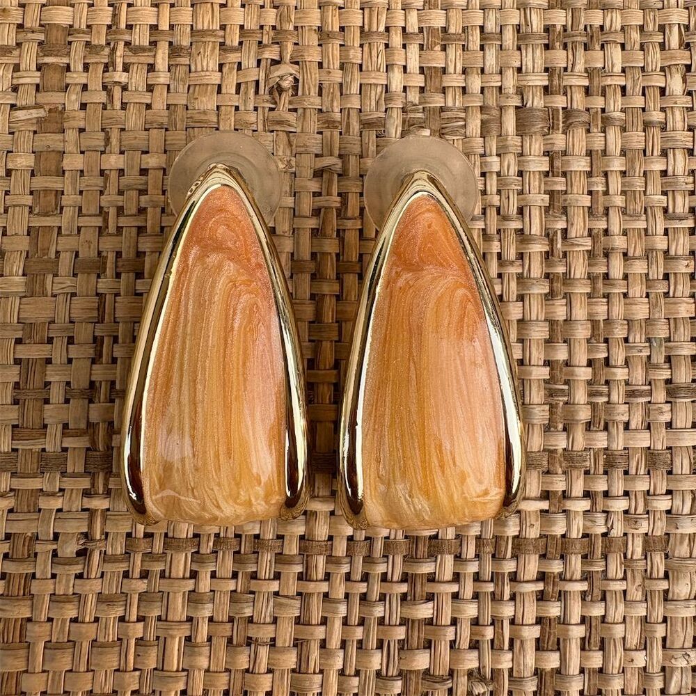 Napier Vintage Gold Tone Peach Enamel Leverback‎ Dangle Earrings Retro